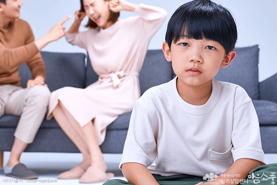 아이 앞에서 대화 자주하기