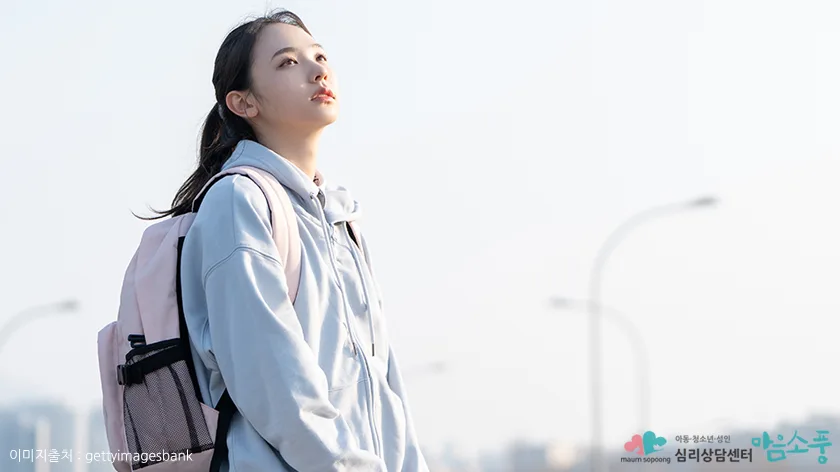 부정성 편향 사례-칭찬보다 지적이 더 오래 남는 경우